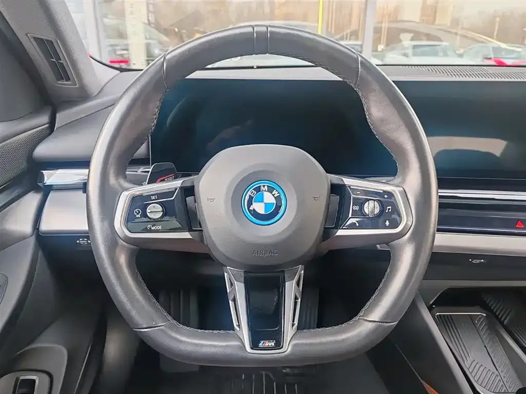 BMW i5 — фото 4