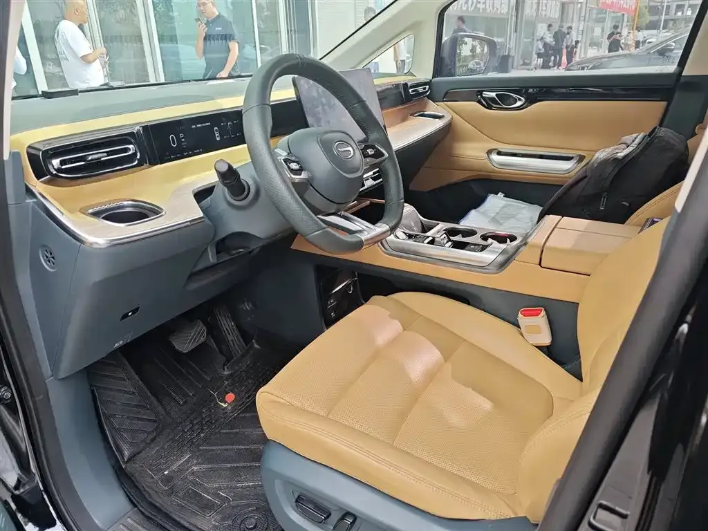 GAC Motor E8 Hybrid — фото 6