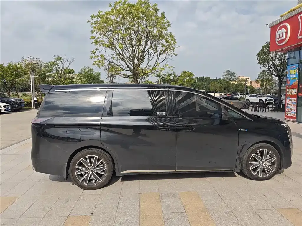GAC Motor E8 Hybrid — фото 7