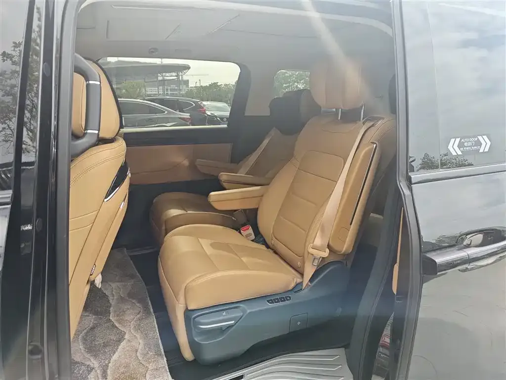 GAC Motor E8 Hybrid — фото 2