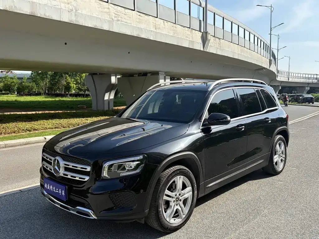 Mercedes-Benz GLB — фото 1