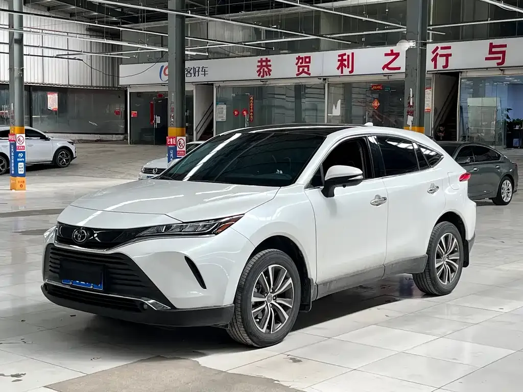 Toyota Harrier — фото 1