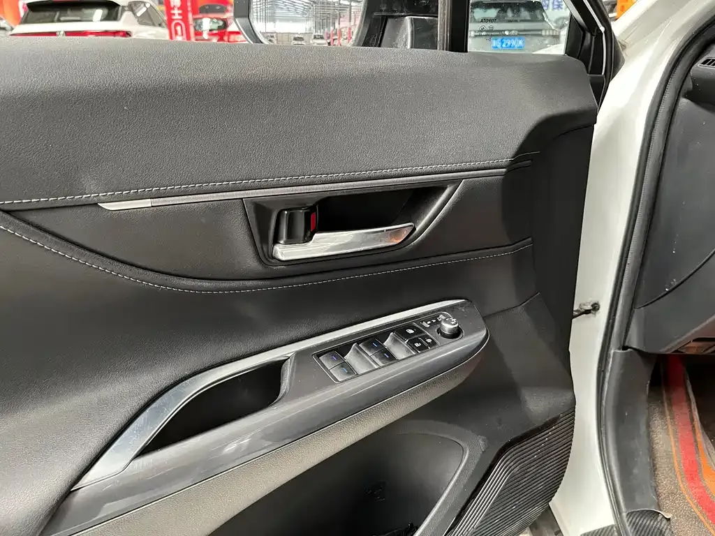Toyota Harrier — фото 8