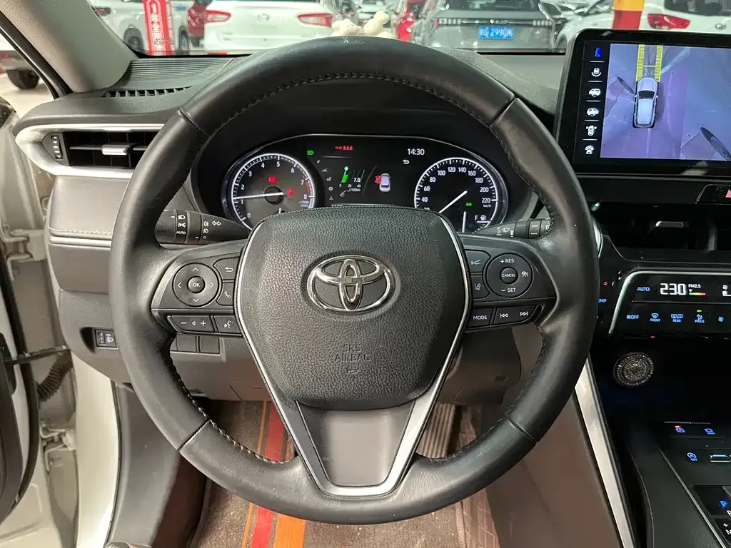 Toyota Harrier — фото 6