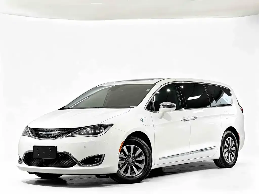 Chrysler Grand Voyager PHEV (Import) — фото 1