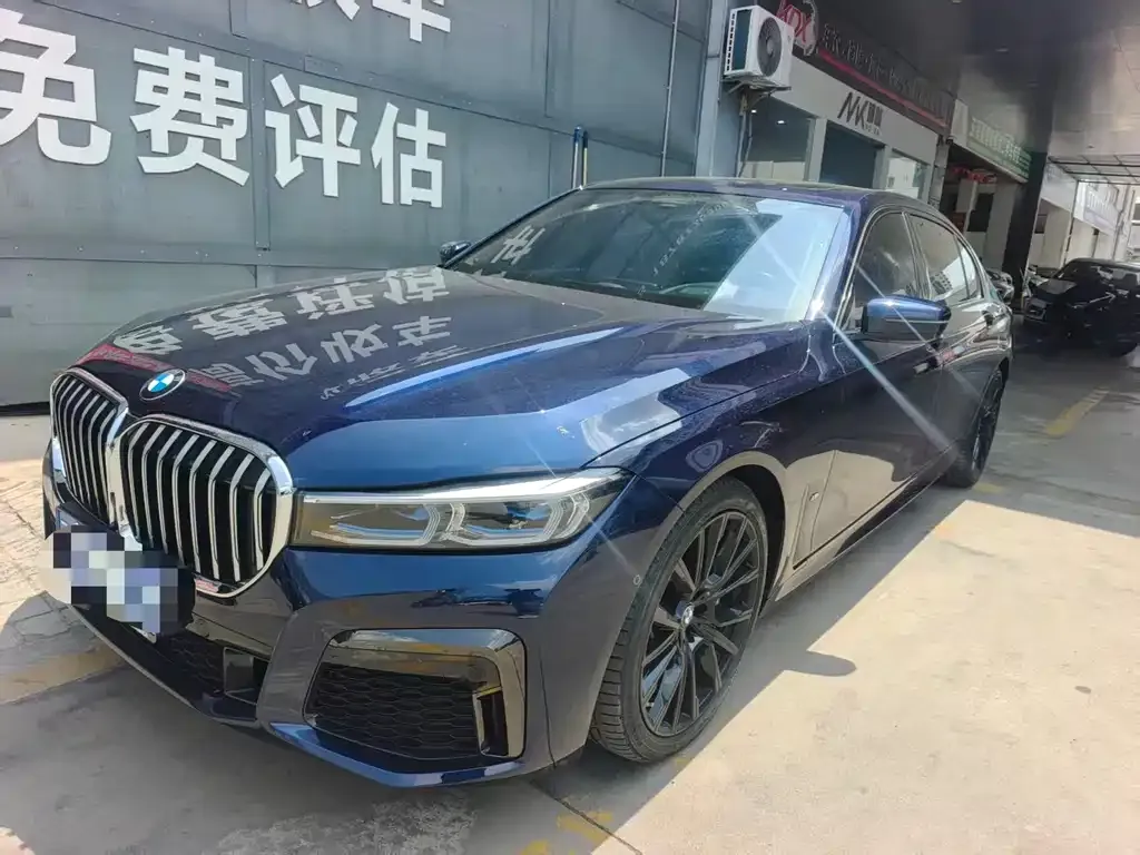 BMW 7 Series — фото 1