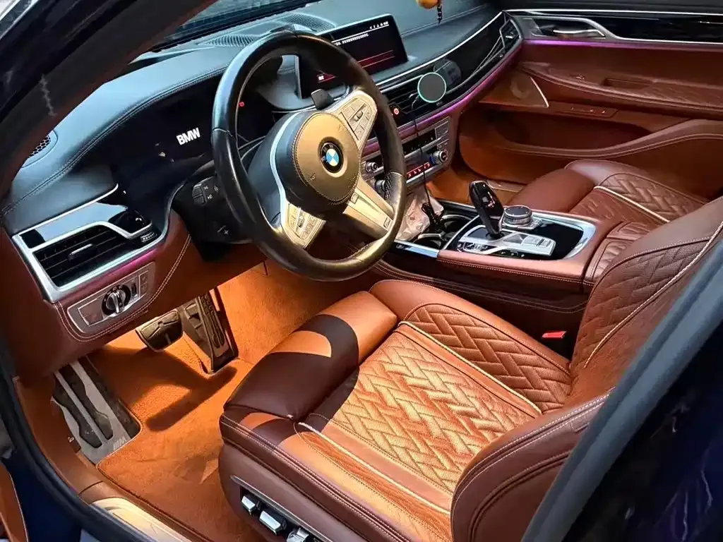 BMW 7 Series — фото 9