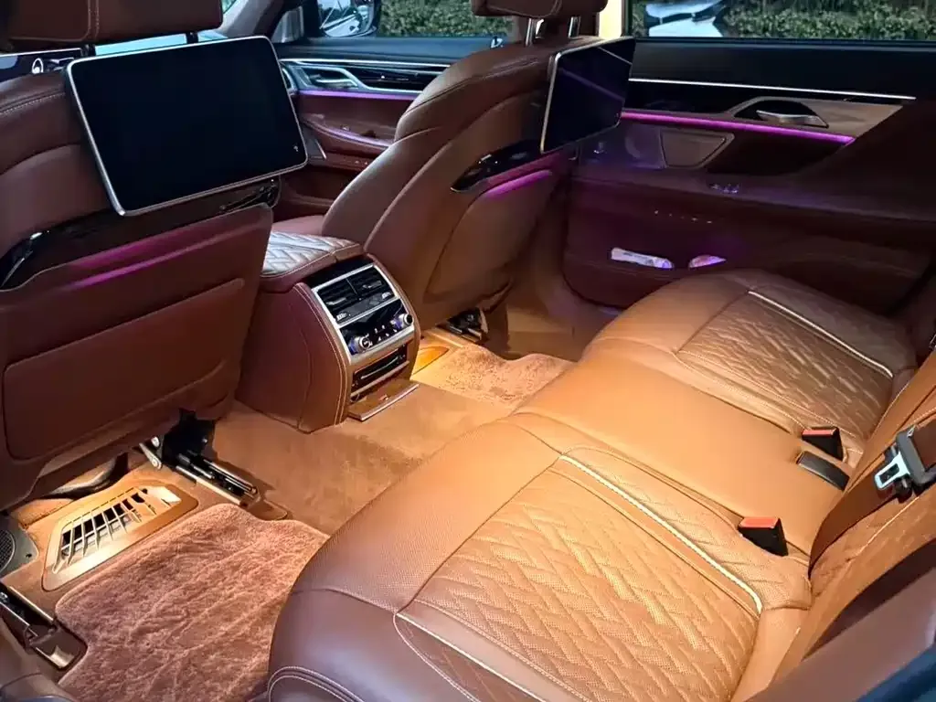 BMW 7 Series — фото 10