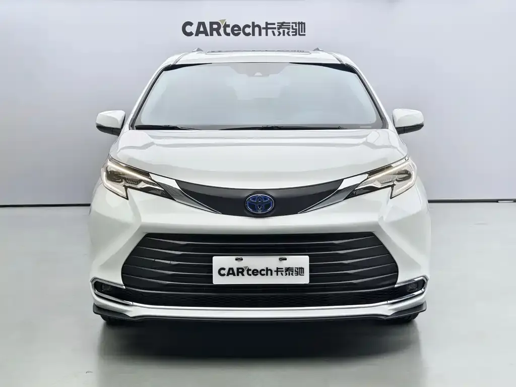 Toyota Sienna — фото 2