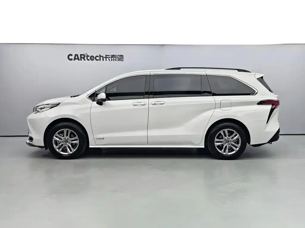 Toyota Sienna — фото 10
