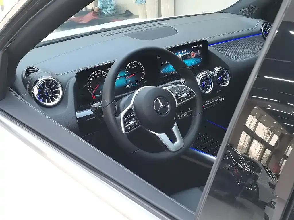 Mercedes-Benz GLA — фото 10