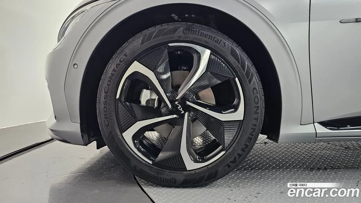 Kia EV6 — фото 8