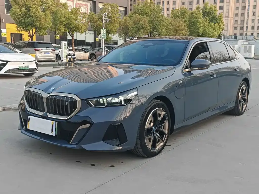 BMW i5 — фото 1