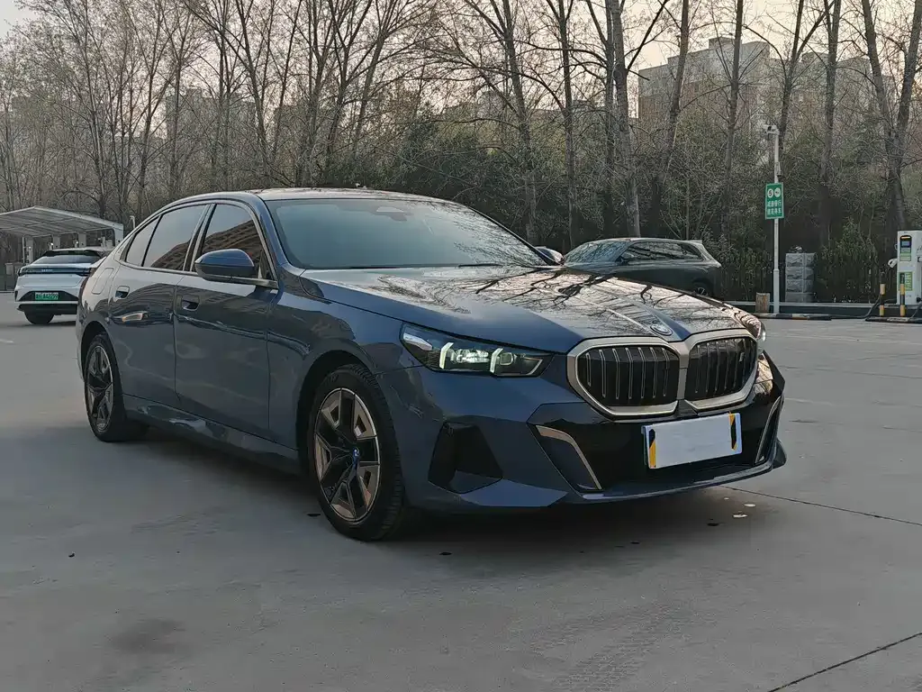 BMW i5 — фото 8