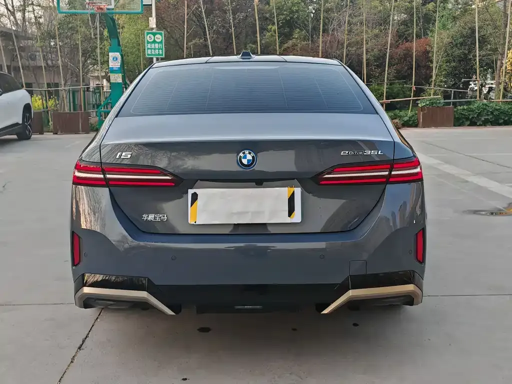 BMW i5 — фото 3