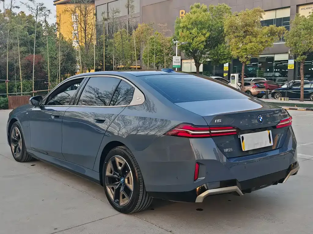 BMW i5 — фото 10