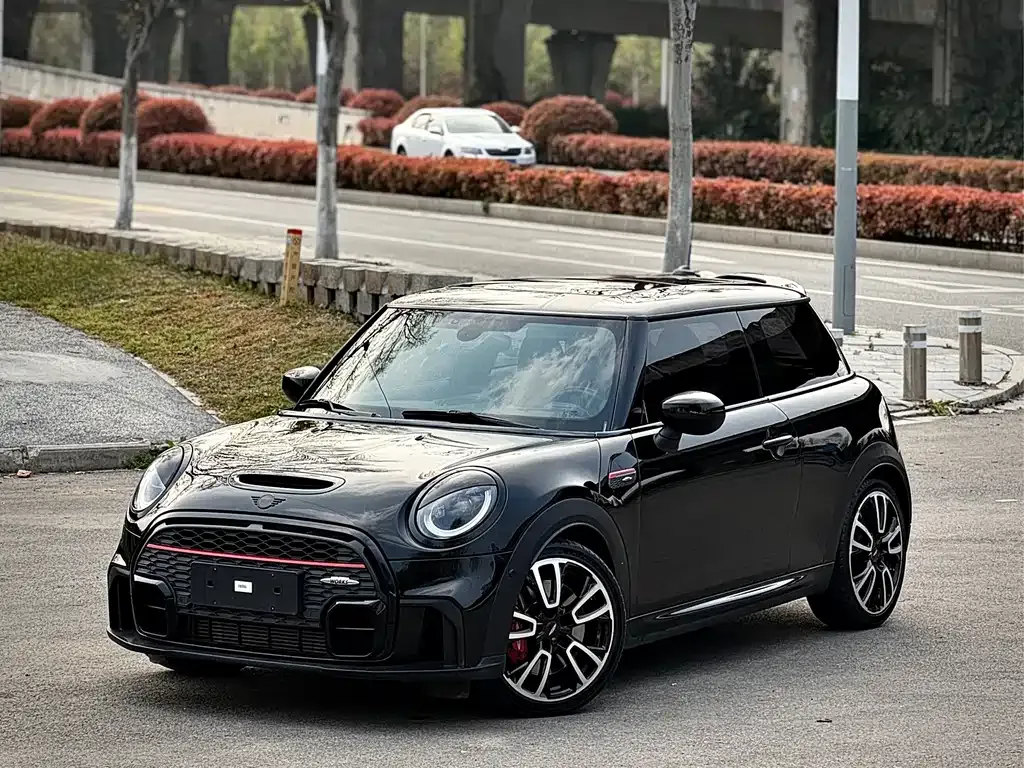 MINI JCW (John Cooper Works) — фото 1