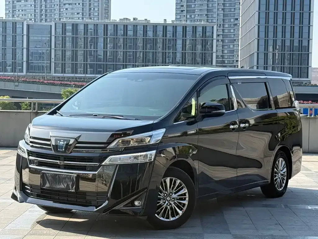 Toyota Vellfire — фото 1