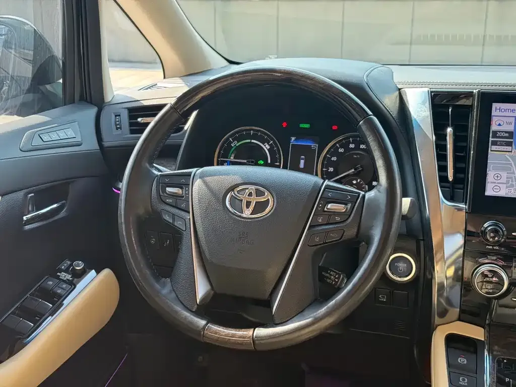 Toyota Vellfire — фото 3