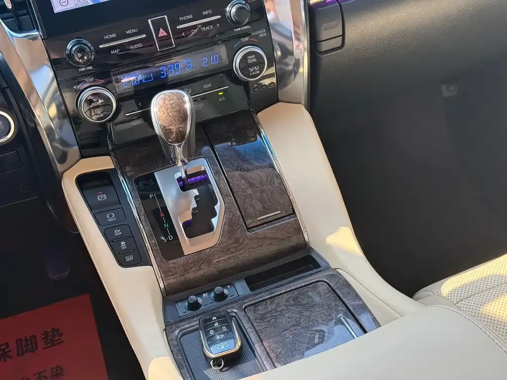 Toyota Vellfire — фото 10