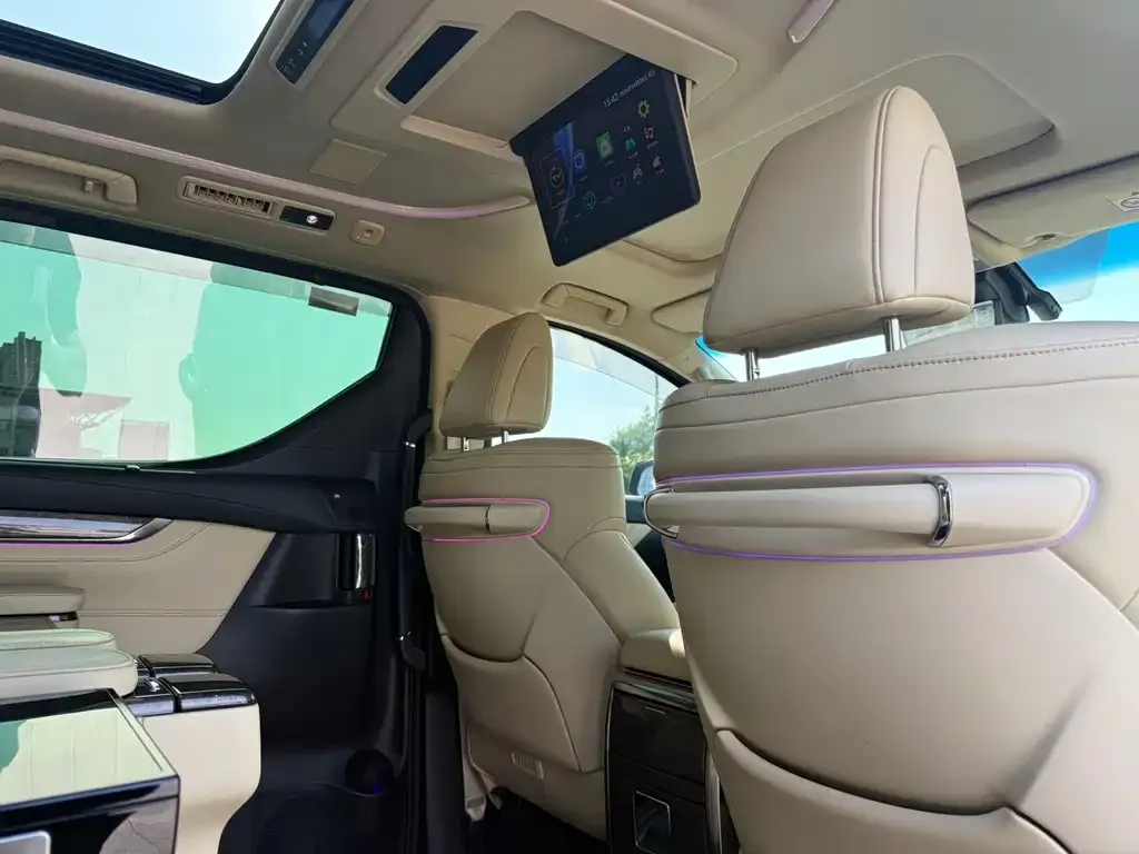 Toyota Vellfire — фото 2