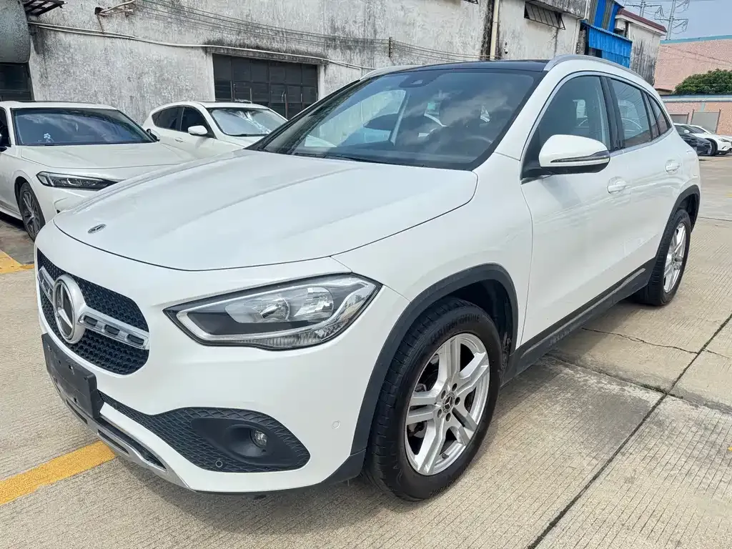 Mercedes-Benz GLA — фото 1