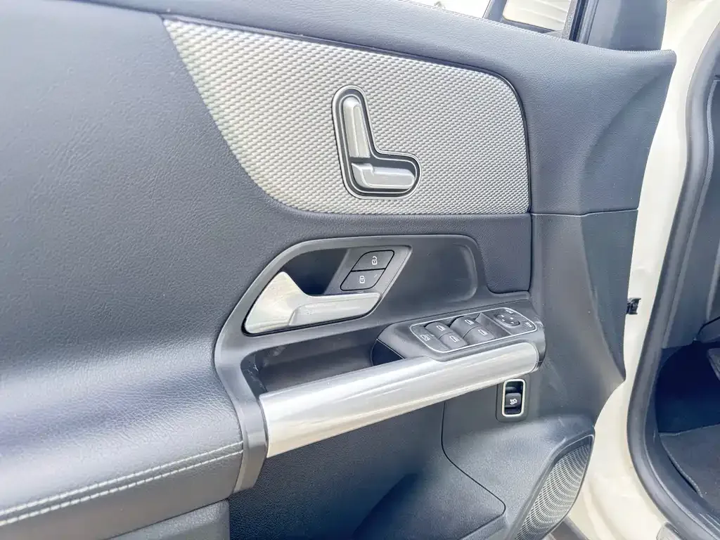 Mercedes-Benz GLA — фото 6