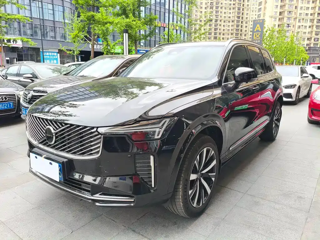 Volvo XC90 — фото 1