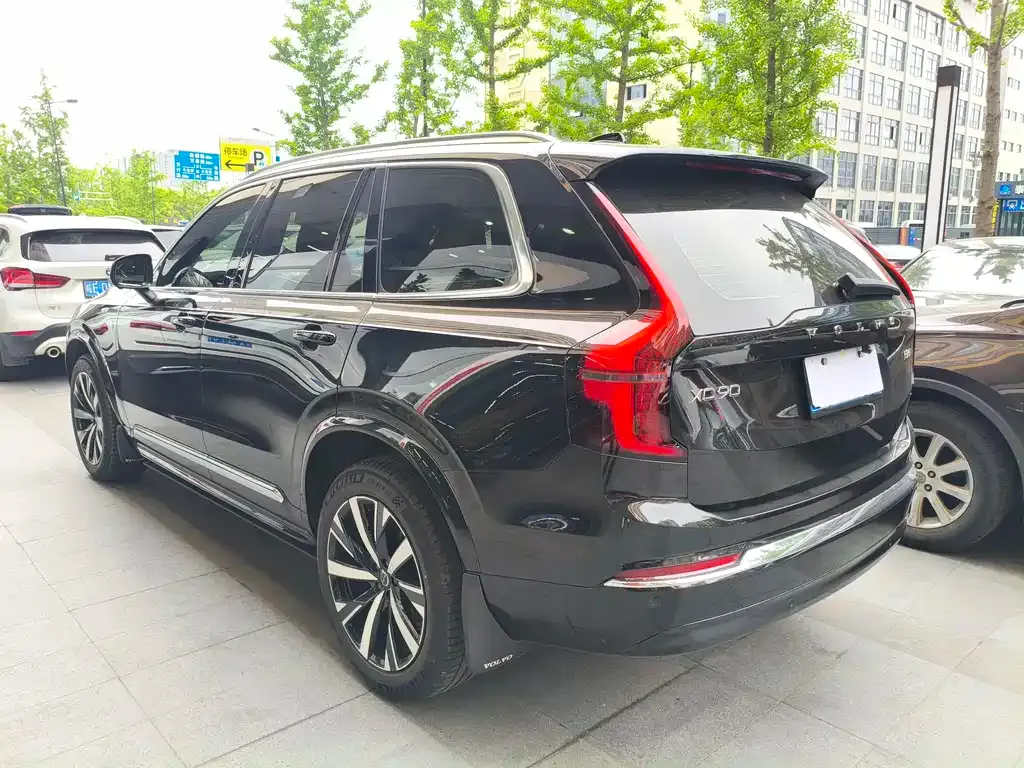 Volvo XC90 — фото 8