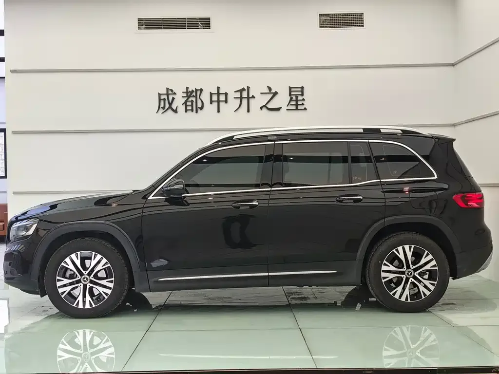 Mercedes-Benz GLB — фото 10