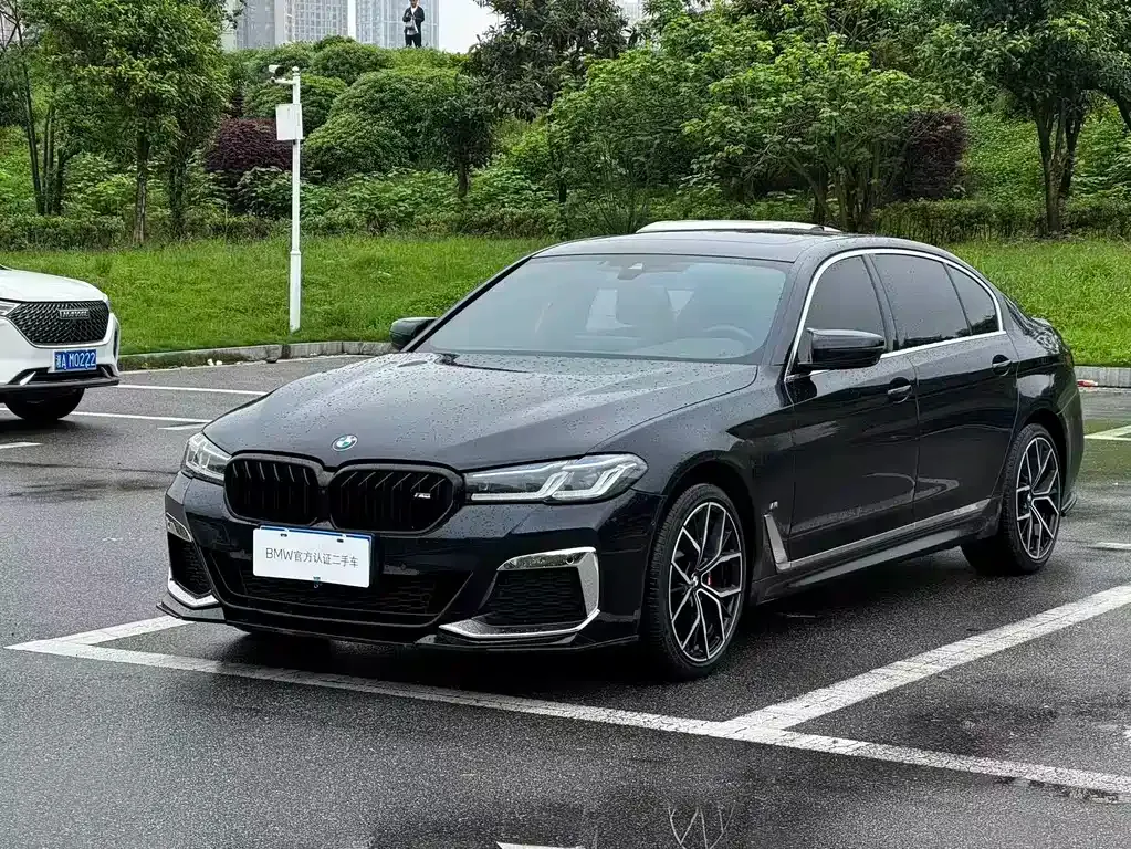 BMW 5 Series — фото 1