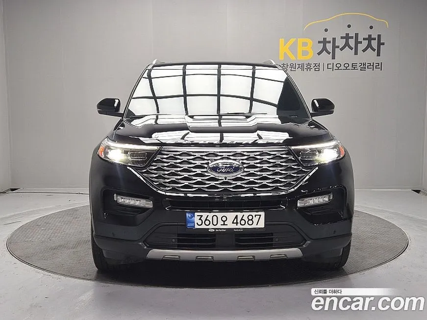 Ford Explorer — фото 1