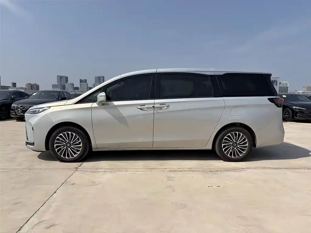 Buick GL8 Hybrid — фото 3