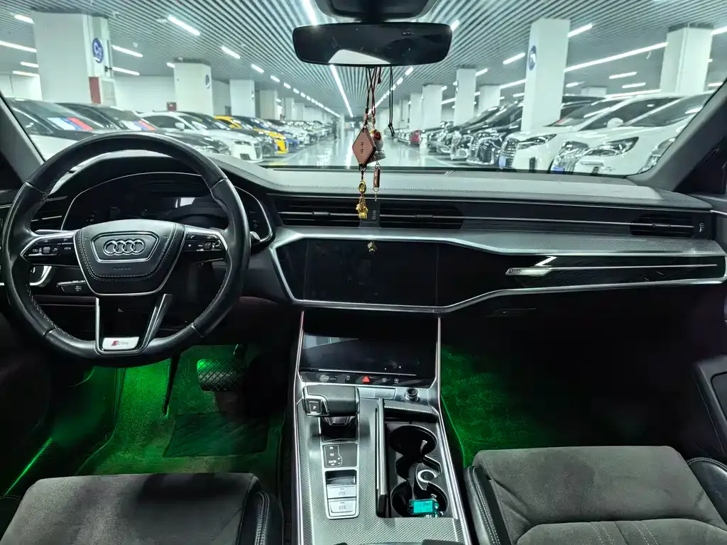 Audi A6L — фото 10