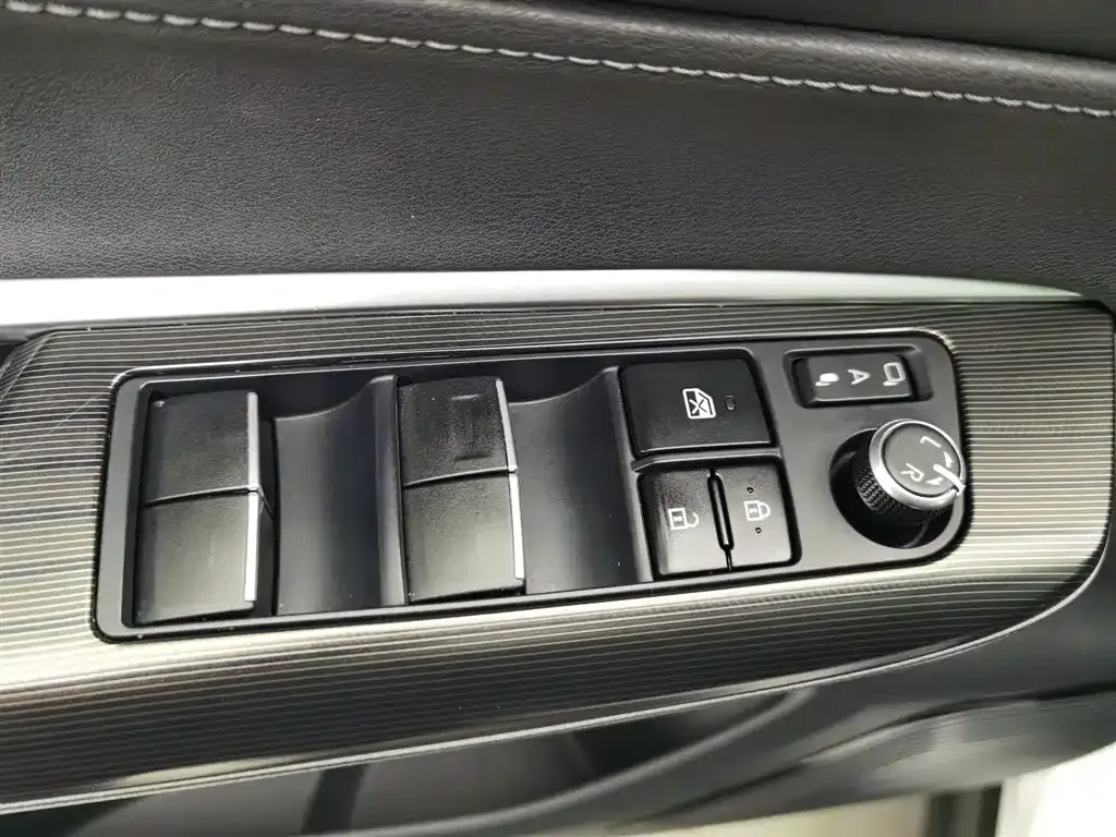 Toyota Harrier — фото 9