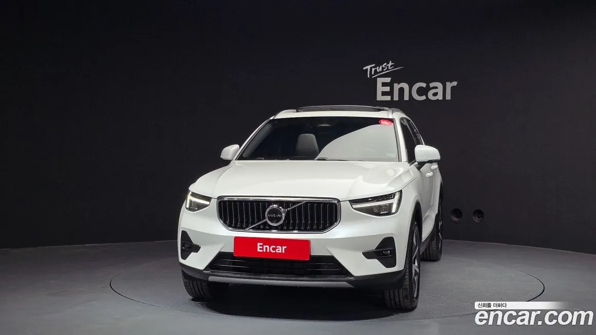 Volvo XC40 — фото 2