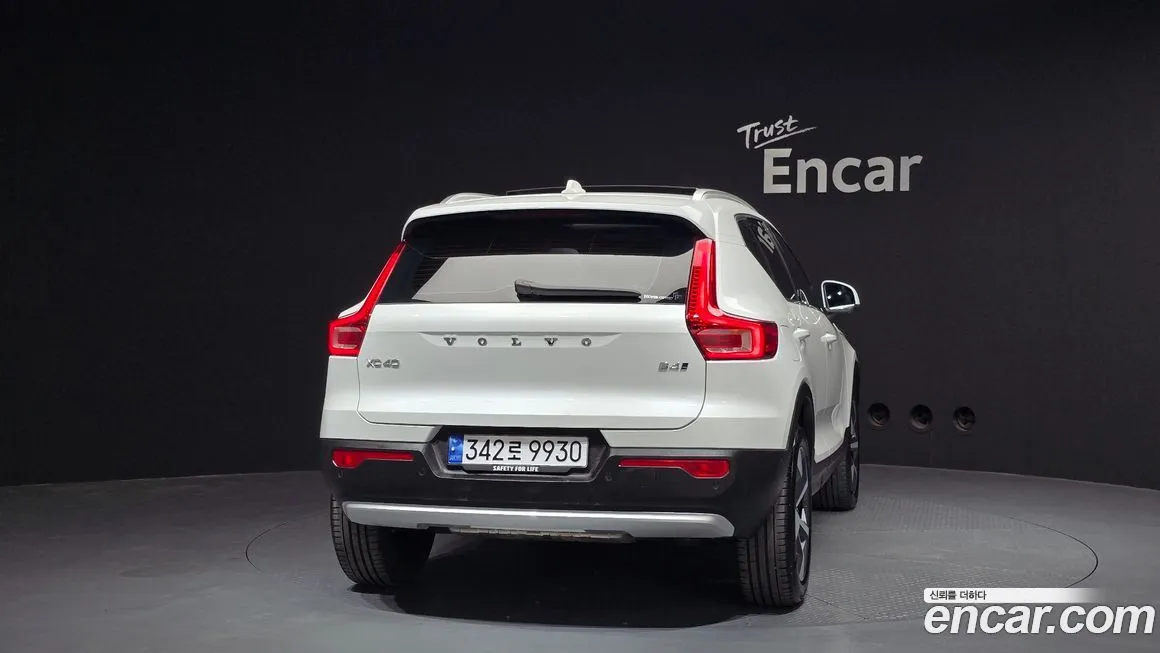 Volvo XC40 — фото 4