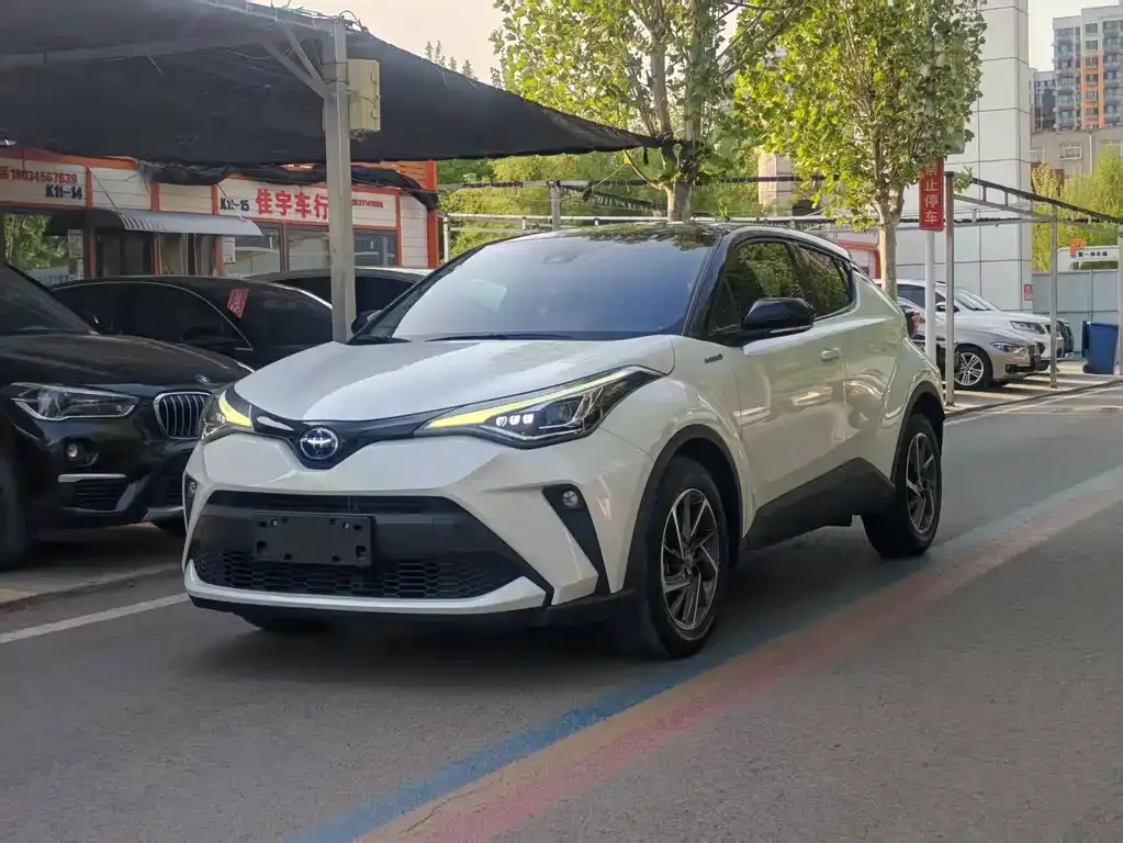 Toyota C-HR — фото 1