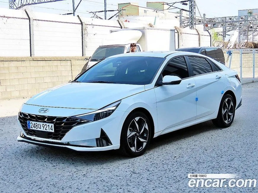 Hyundai AVANTE — фото 1