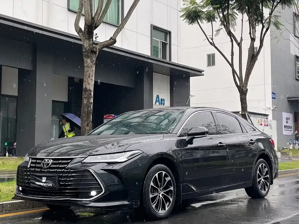Toyota Avalon — фото 1