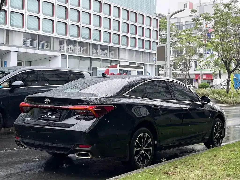 Toyota Avalon — фото 10