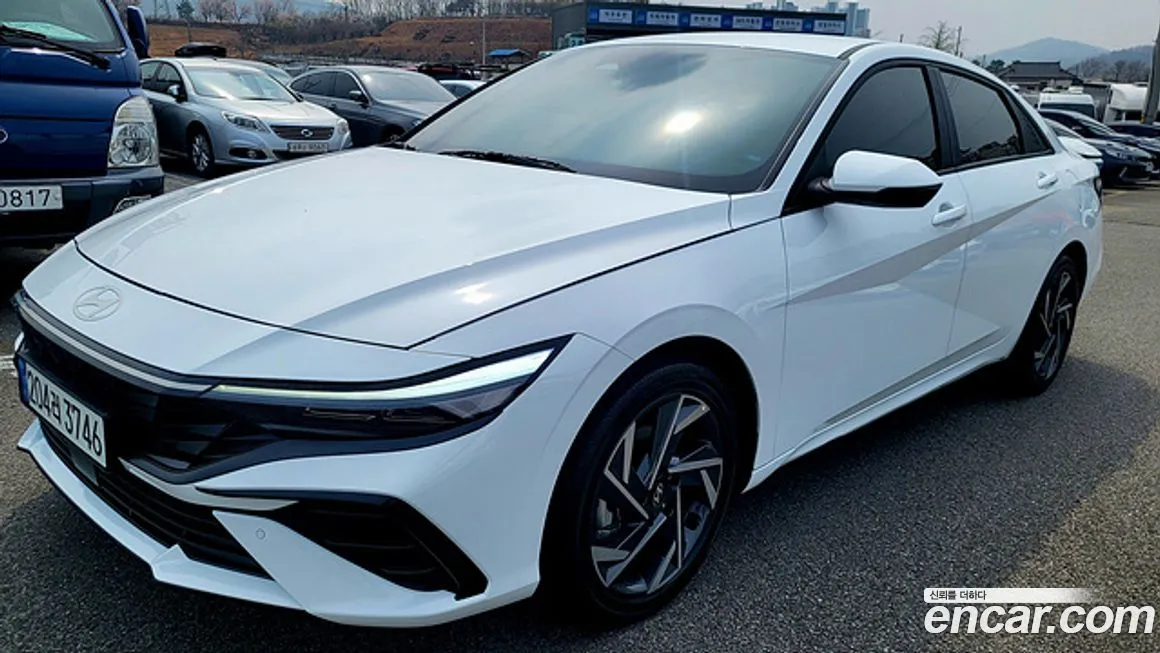 Hyundai AVANTE — фото 1