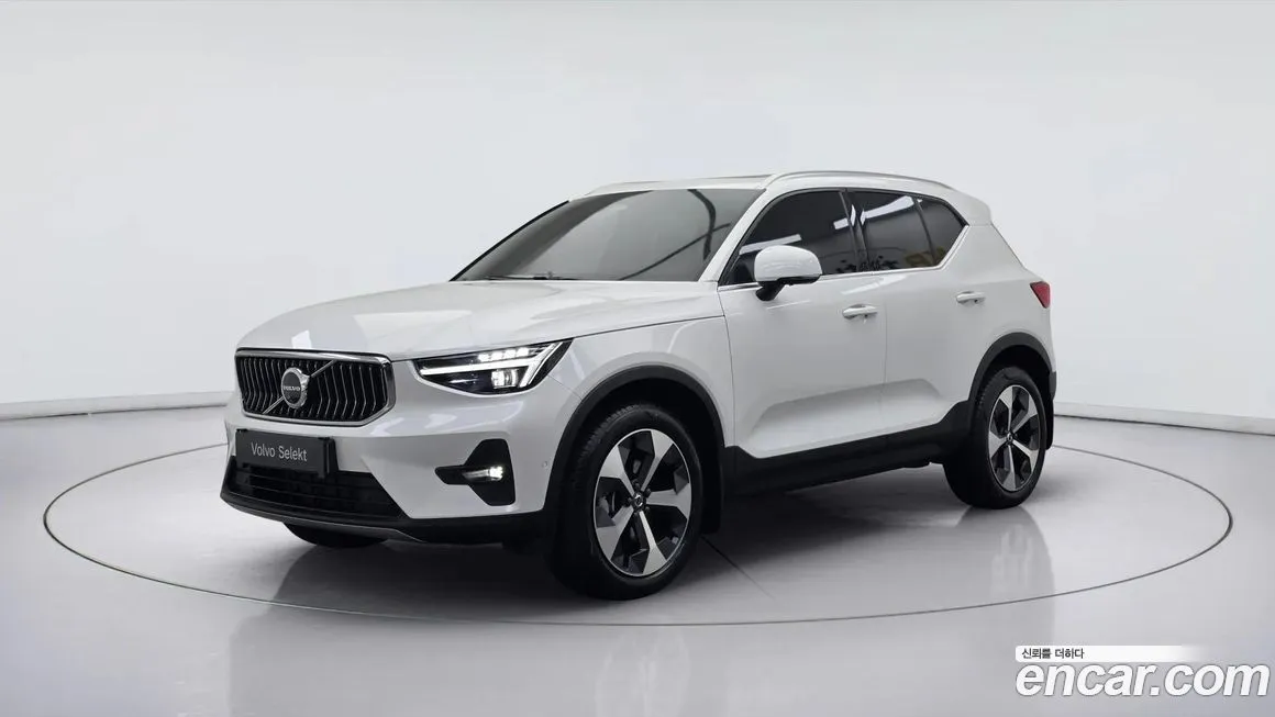 Volvo XC40 — фото 1