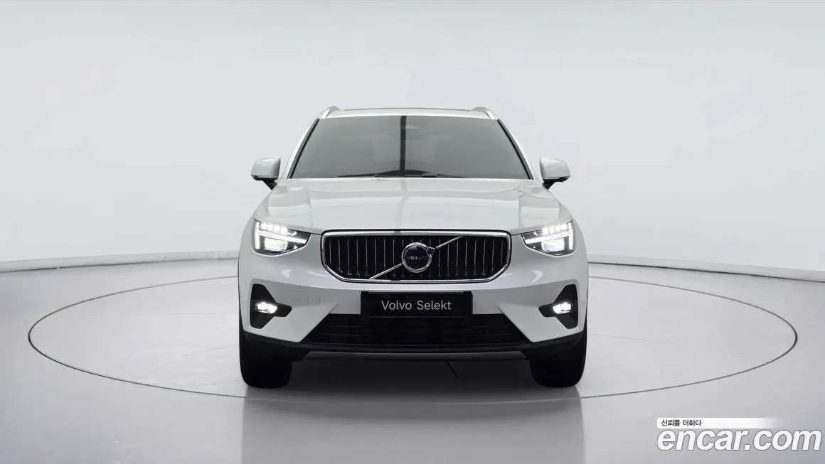 Volvo XC40 — фото 5