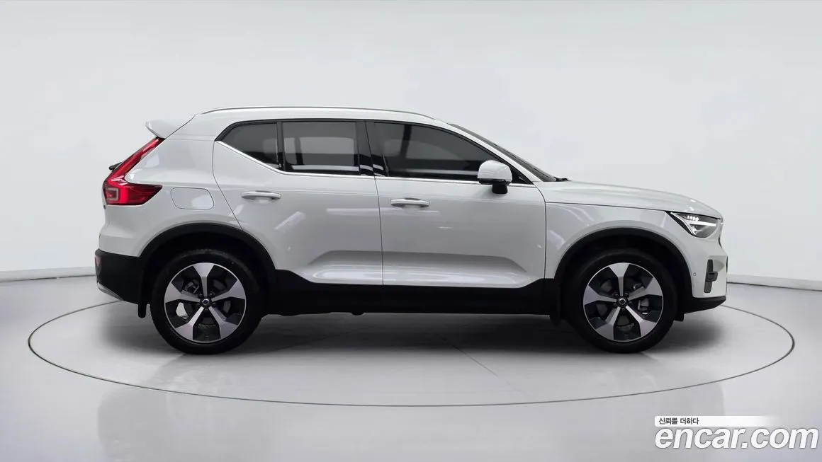Volvo XC40 — фото 4
