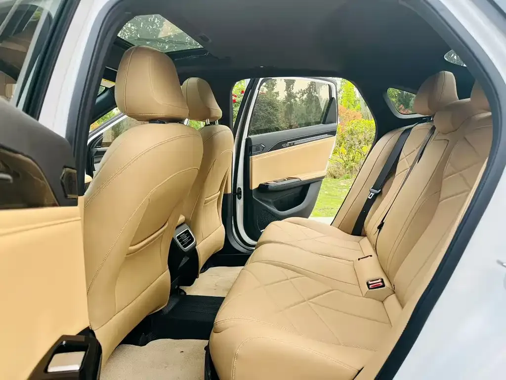 Geely Galaxy L6 — фото 2
