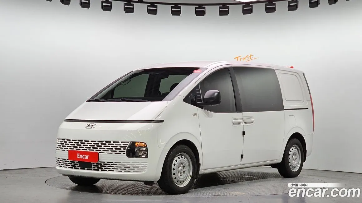 Hyundai Staria — фото 1