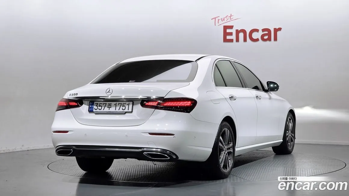 Mercedes-Benz E-Class — фото 5