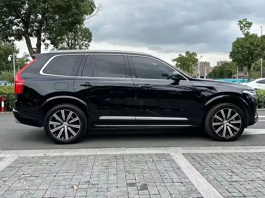Volvo XC90 — фото 8