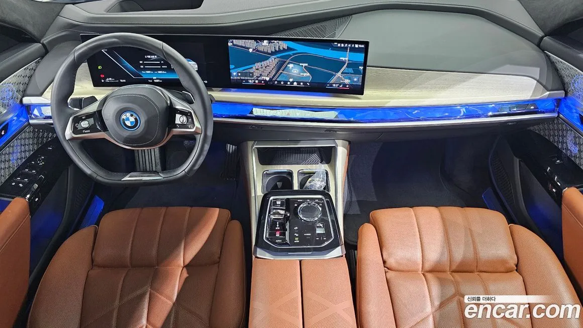 BMW 7-Series — фото 10